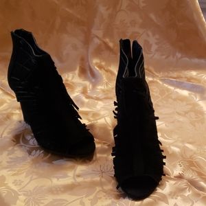 Black Women's Size 7 Tasseled Sandals